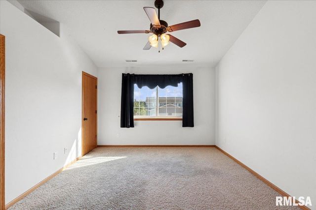 5910 AUSTIN Avenue, Davenport, IA 52804