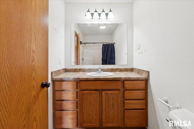 5910 AUSTIN Avenue, Davenport, IA 52804