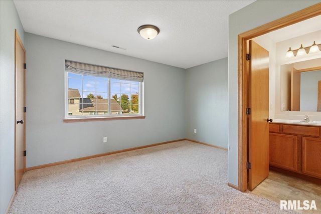 5910 AUSTIN Avenue, Davenport, IA 52804