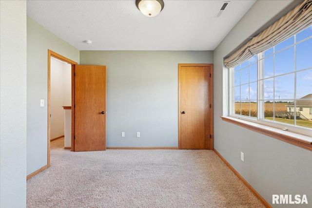 5910 AUSTIN Avenue, Davenport, IA 52804