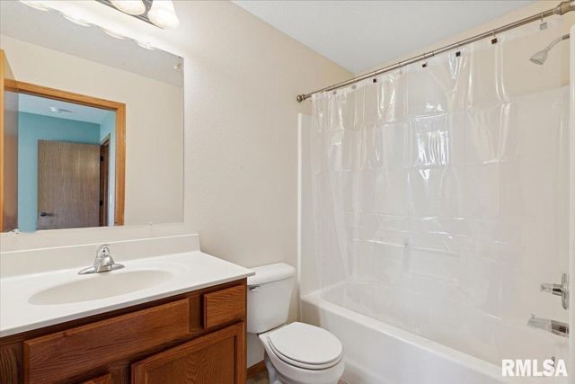 5910 AUSTIN Avenue, Davenport, IA 52804