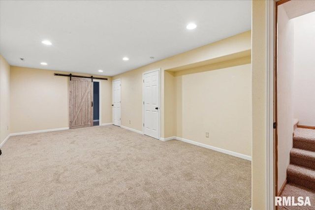 5910 AUSTIN Avenue, Davenport, IA 52804