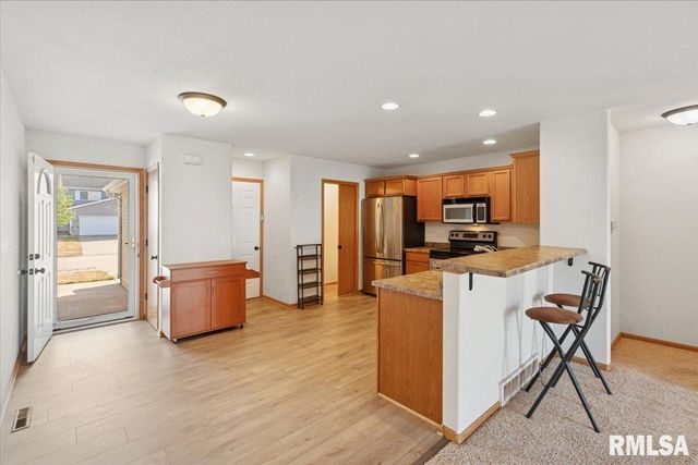 5910 AUSTIN Avenue, Davenport, IA 52804