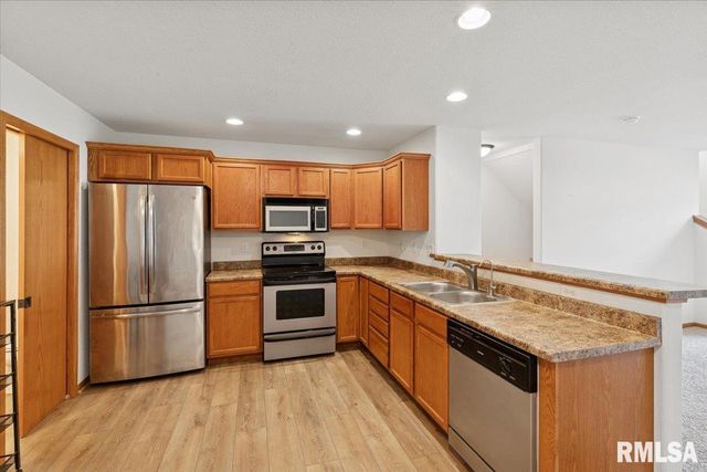 5910 AUSTIN Avenue, Davenport, IA 52804