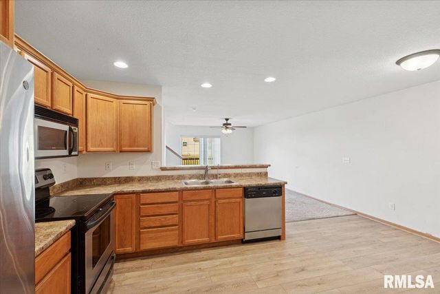 5910 AUSTIN Avenue, Davenport, IA 52804