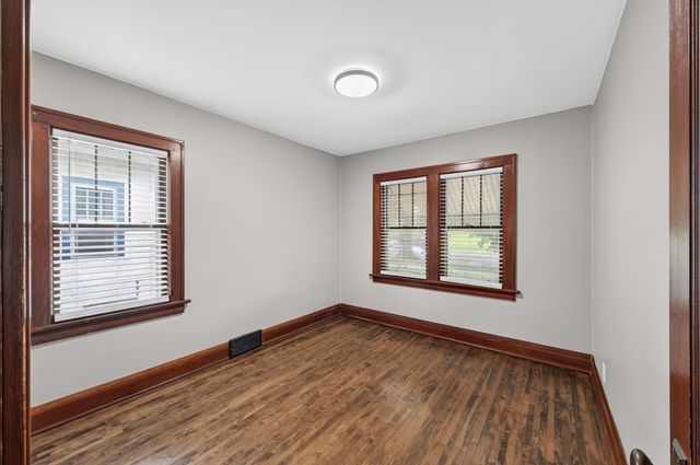 1148 Lane Place, Saint Paul, MN 55106