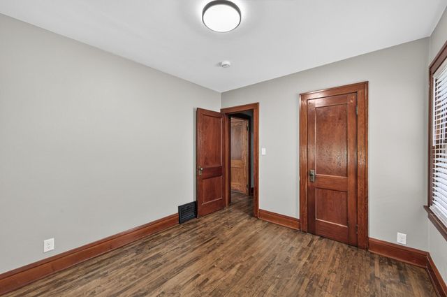1148 Lane Place, Saint Paul, MN 55106