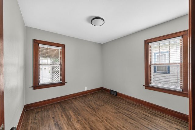 1148 Lane Place, Saint Paul, MN 55106