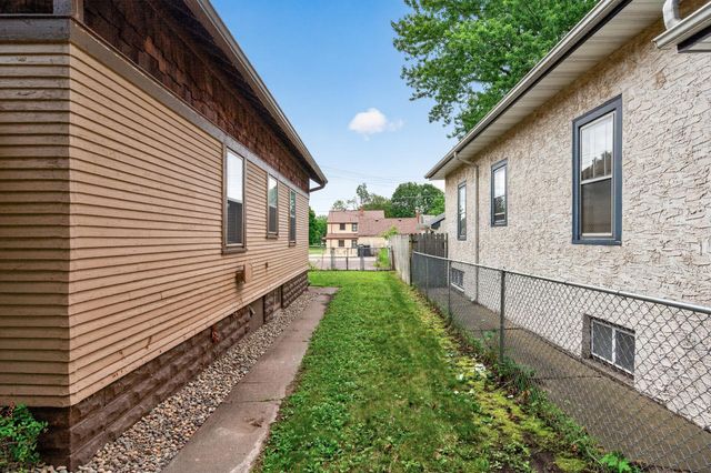 1148 Lane Place, Saint Paul, MN 55106
