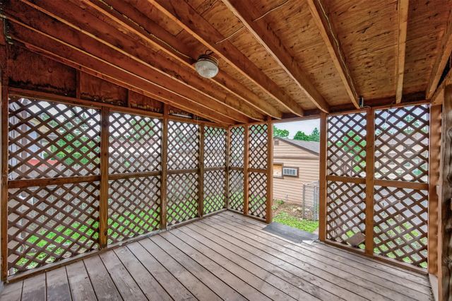 1148 Lane Place, Saint Paul, MN 55106