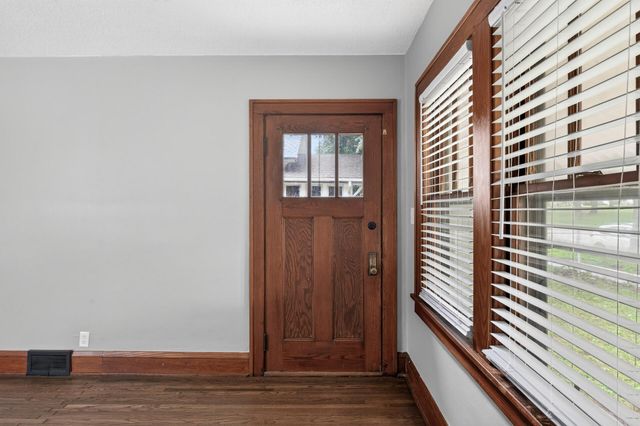 1148 Lane Place, Saint Paul, MN 55106