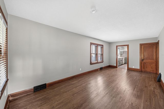 1148 Lane Place, Saint Paul, MN 55106