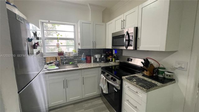 1043 NW 2nd St 2, Miami, FL 33128