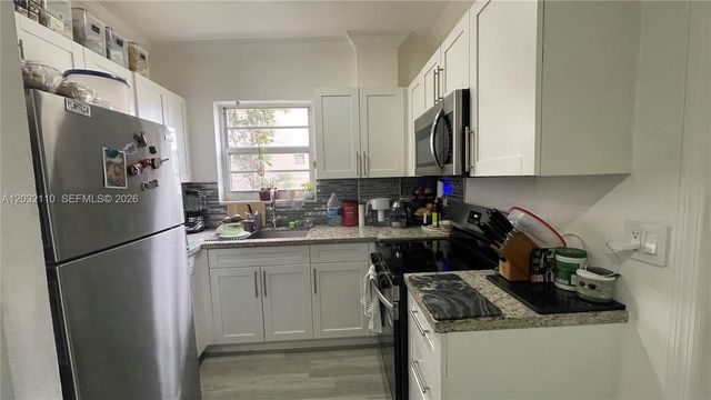 1043 NW 2nd St 2, Miami, FL 33128