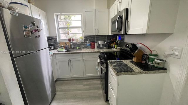 1043 NW 2nd St 2, Miami, FL 33128