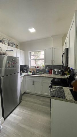 1043 NW 2nd St 2, Miami, FL 33128