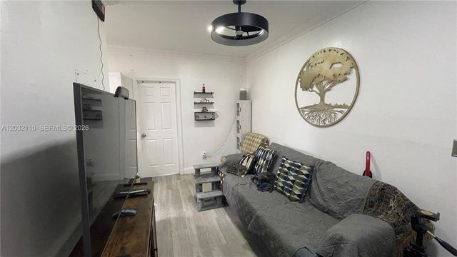 1043 NW 2nd St 2, Miami, FL 33128