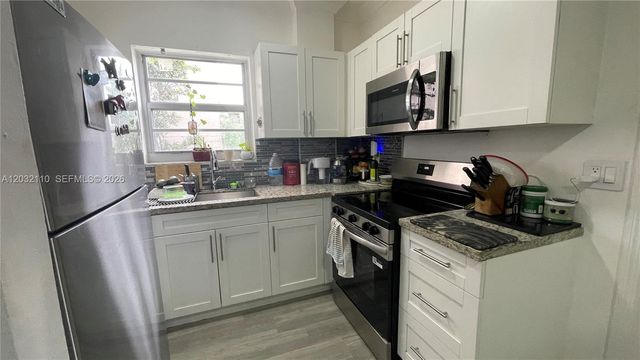 1043 NW 2nd St 2, Miami, FL 33128