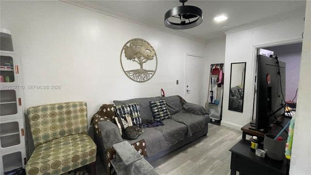 1043 NW 2nd St 2, Miami, FL 33128