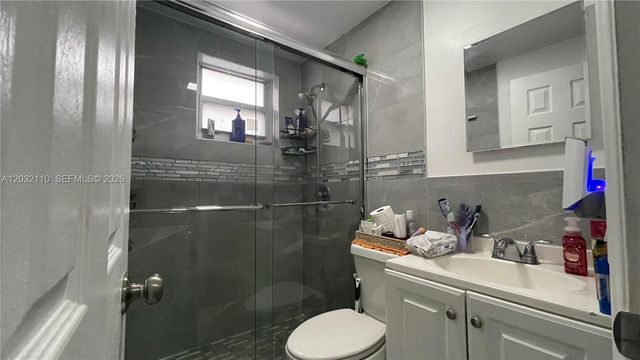 1043 NW 2nd St 2, Miami, FL 33128