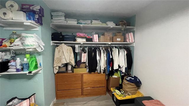 1043 NW 2nd St 2, Miami, FL 33128
