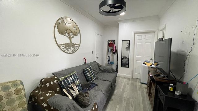 1043 NW 2nd St 2, Miami, FL 33128