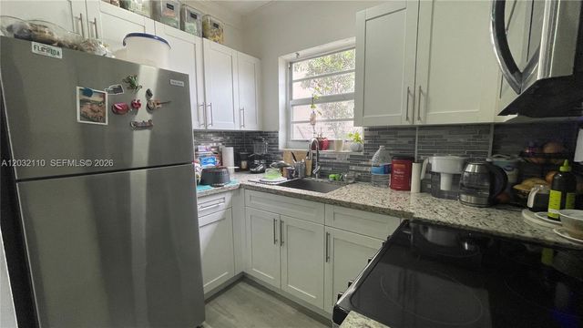1043 NW 2nd St 2, Miami, FL 33128