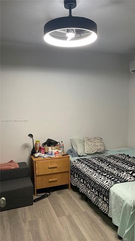 1043 NW 2nd St 2, Miami, FL 33128
