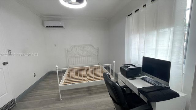 1043 NW 2nd St 2, Miami, FL 33128