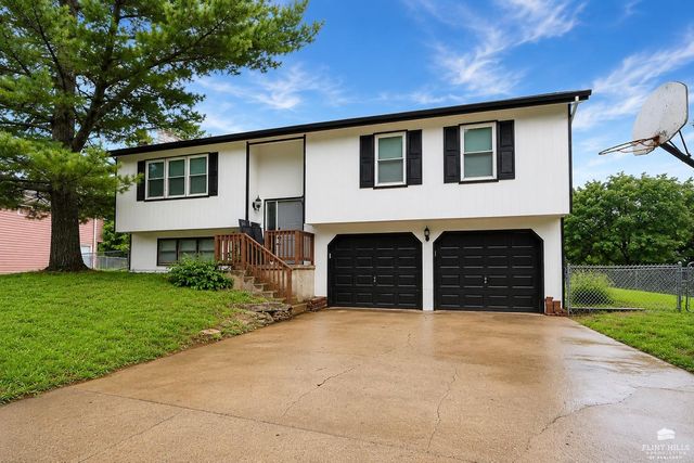 1300 Frontier Lane, Manhattan, KS 66503