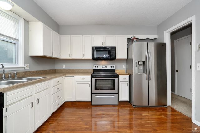 1300 Frontier Lane, Manhattan, KS 66503