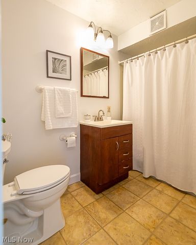 2222 Wyandotte Avenue, Lakewood, OH 44107