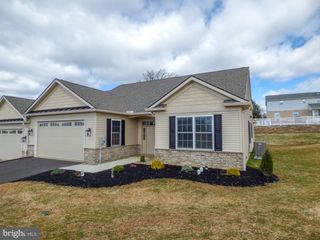 620 BLUFF STONE DRIVE, York, PA 17402