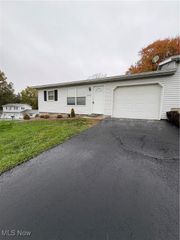 1182 S Lincoln Avenue A, Salem, OH 44460