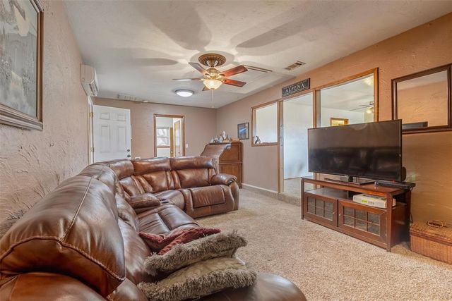 3412 S Division Street, Guthrie, OK 73044