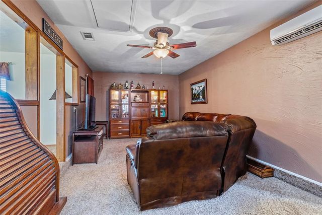 3412 S Division Street, Guthrie, OK 73044