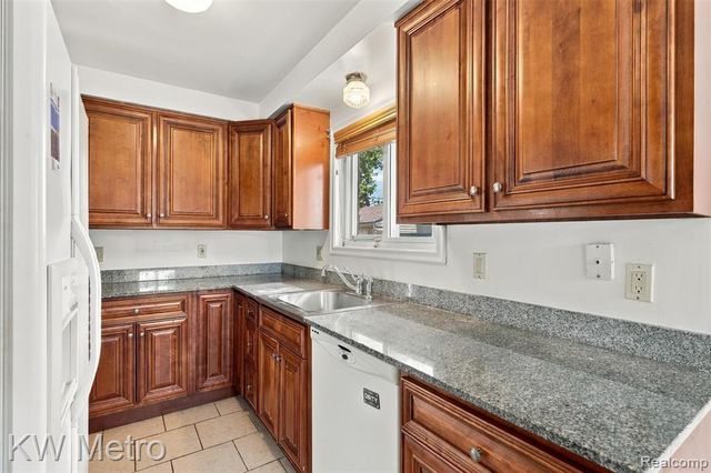 26391 Margareta, Redford, MI 48240