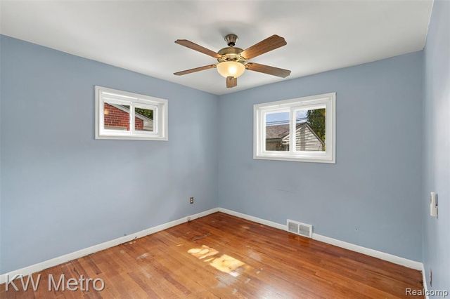 26391 Margareta, Redford, MI 48240