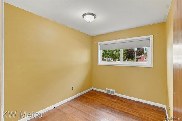 26391 Margareta, Redford, MI 48240