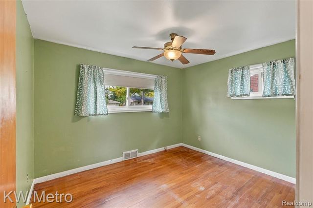 26391 Margareta, Redford, MI 48240
