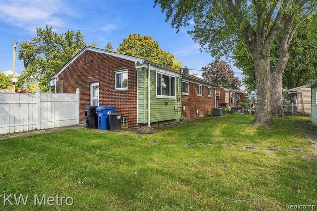 26391 Margareta, Redford, MI 48240