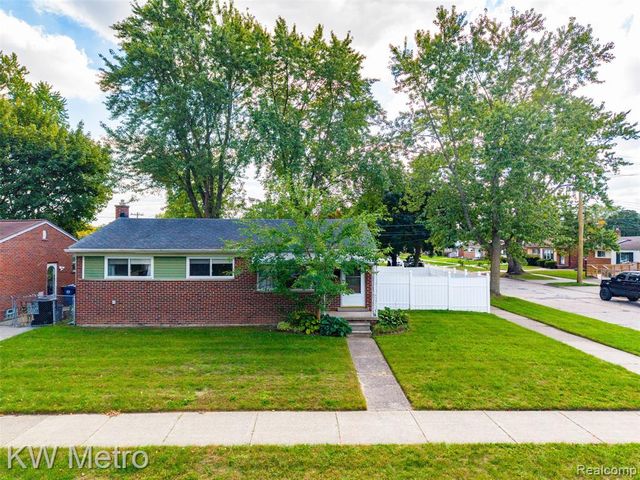 26391 Margareta, Redford, MI 48240