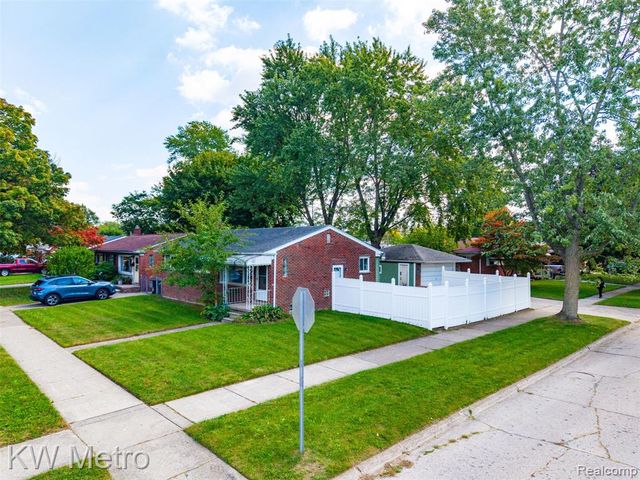 26391 Margareta, Redford, MI 48240