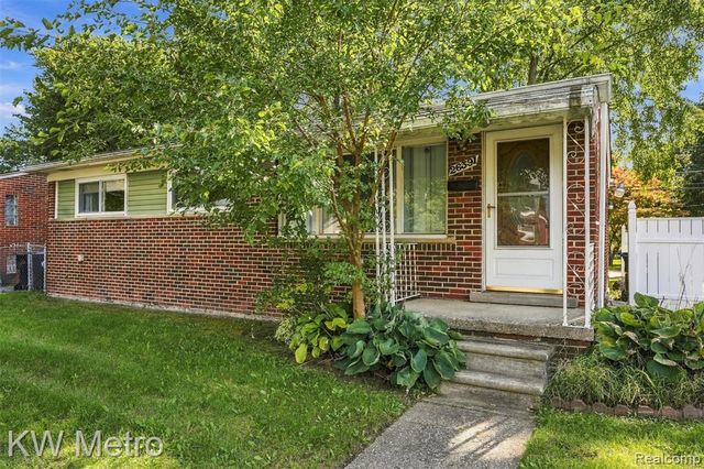 26391 Margareta, Redford, MI 48240
