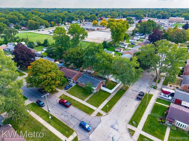 26391 Margareta, Redford, MI 48240