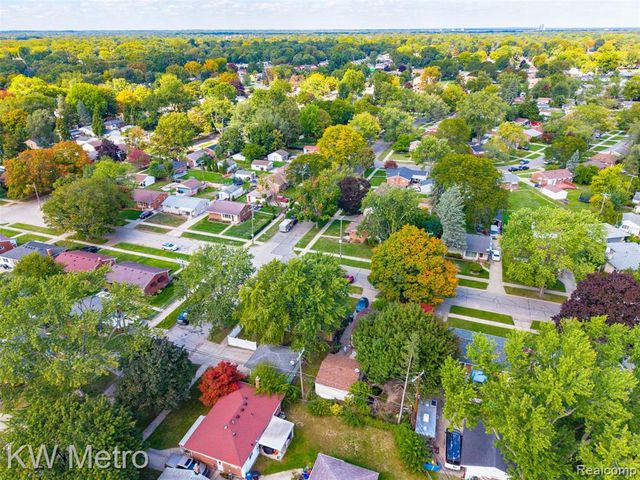 26391 Margareta, Redford, MI 48240