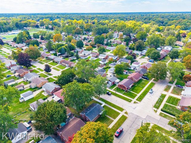 26391 Margareta, Redford, MI 48240