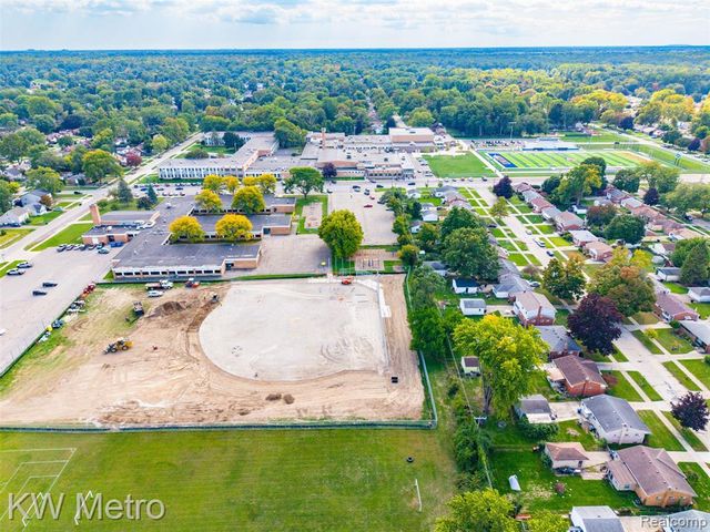 26391 Margareta, Redford, MI 48240