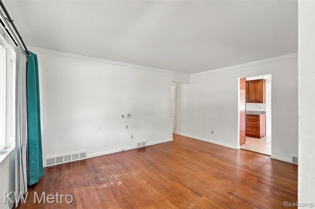 26391 Margareta, Redford, MI 48240
