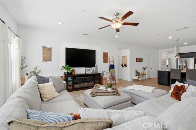 2587 W Heather, Hanford, CA 93230